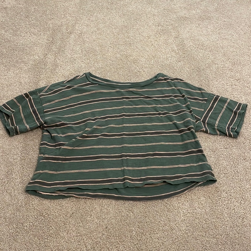 American Eagle Cropped Short Sleeve Shirt